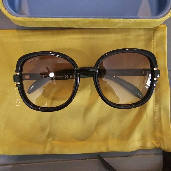 Gucci Women's Black Gradient Square Sunglasses GG1068SA - Picture 6 of 14